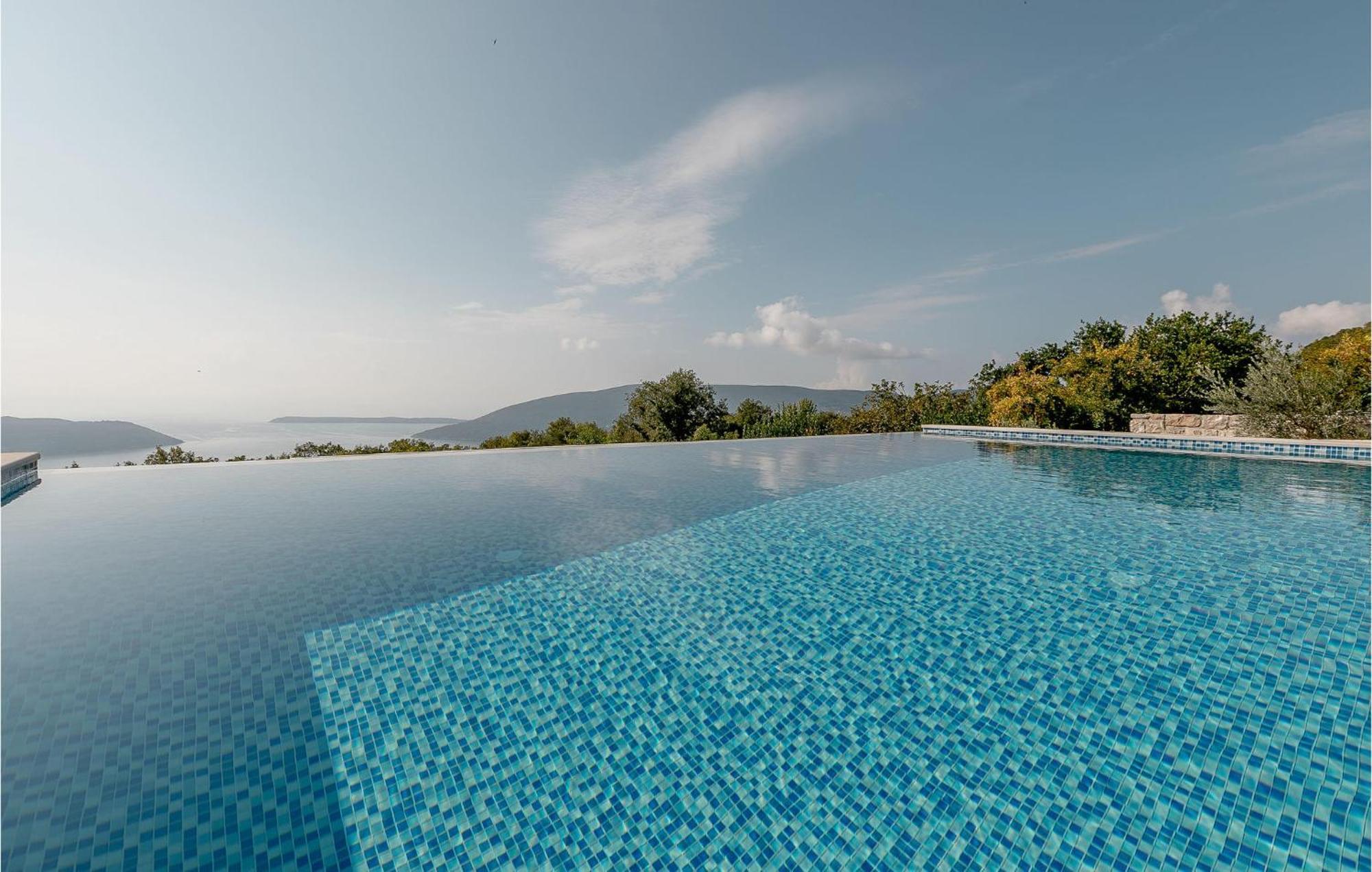 Amazing Home In Herceg Novi With House Sea View ภายนอก รูปภาพ