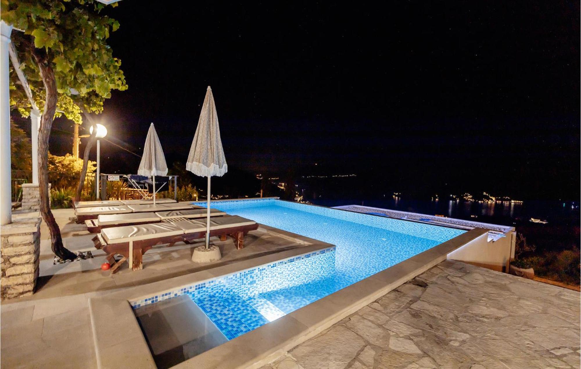 Amazing Home In Herceg Novi With House Sea View ภายนอก รูปภาพ