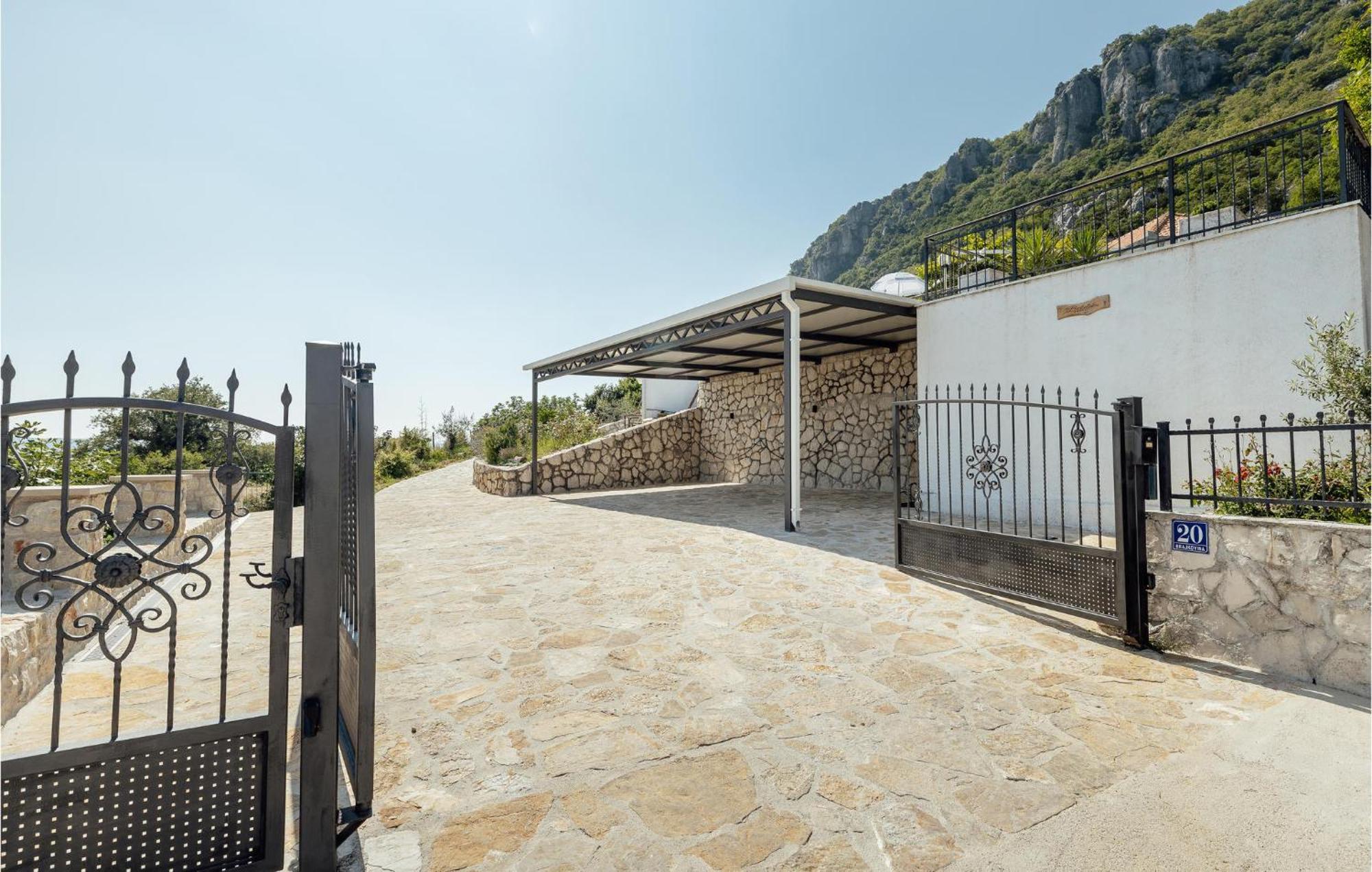 Amazing Home In Herceg Novi With House Sea View ภายนอก รูปภาพ
