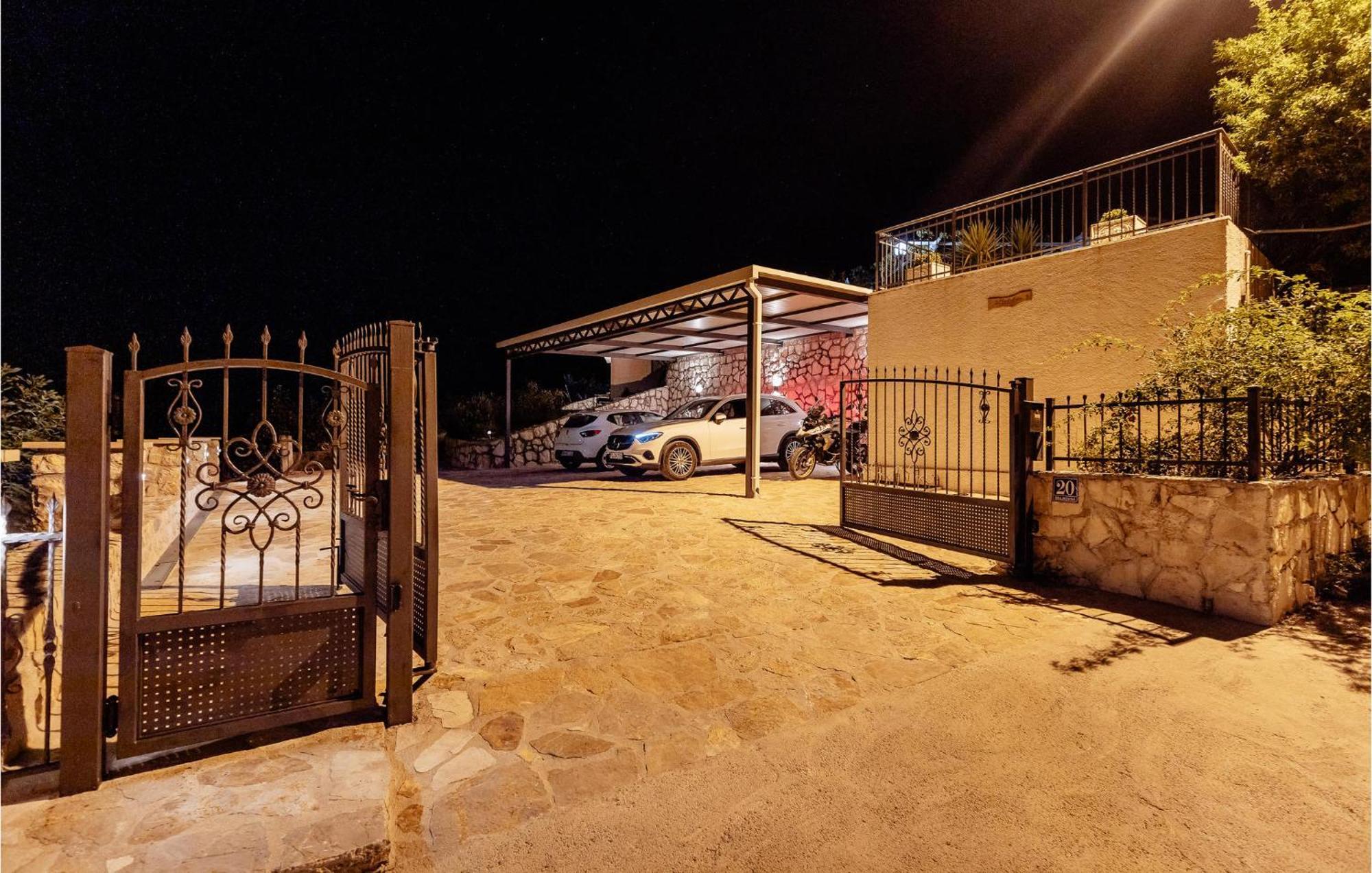 Amazing Home In Herceg Novi With House Sea View ภายนอก รูปภาพ