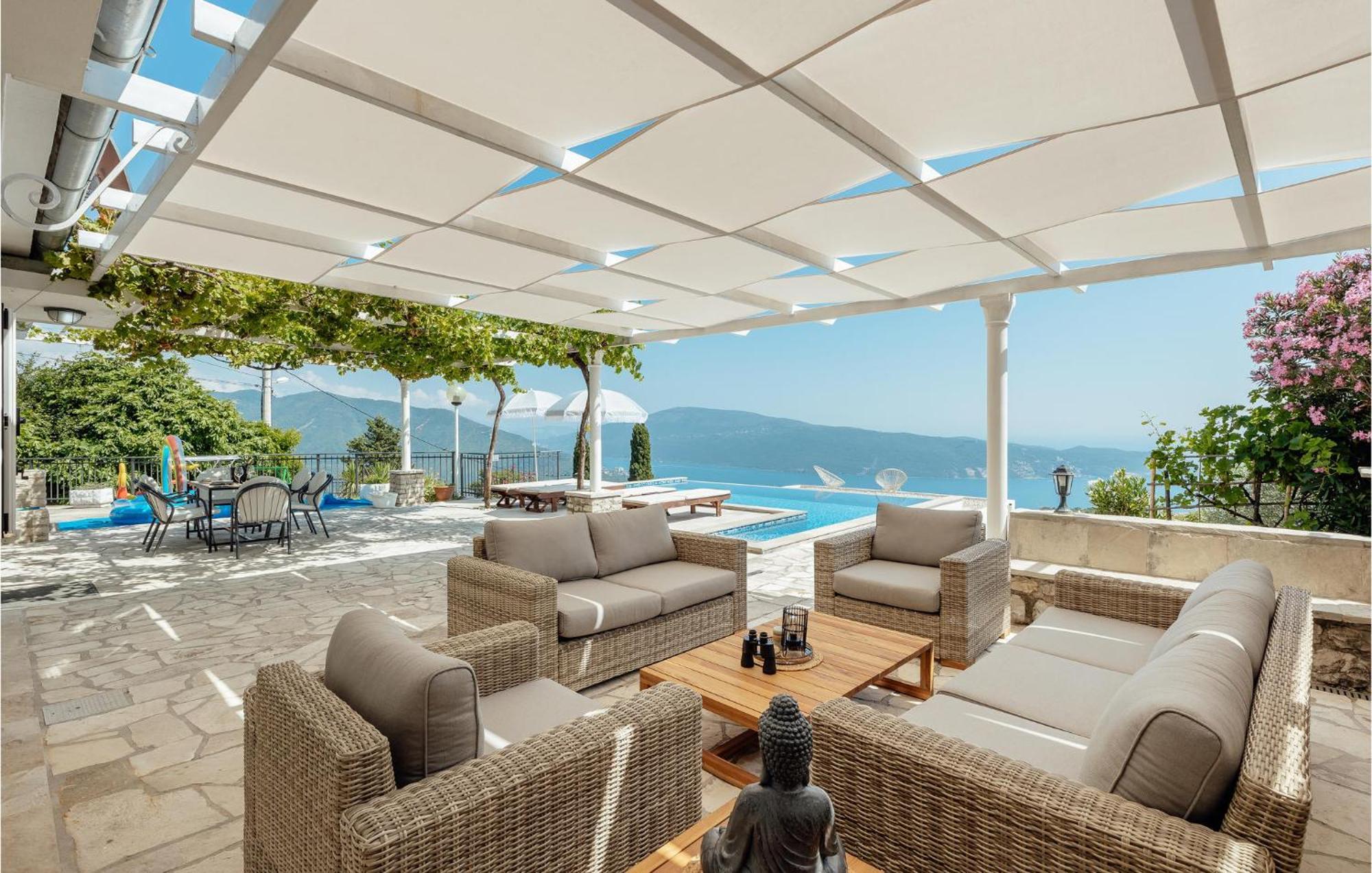 Amazing Home In Herceg Novi With House Sea View ภายนอก รูปภาพ