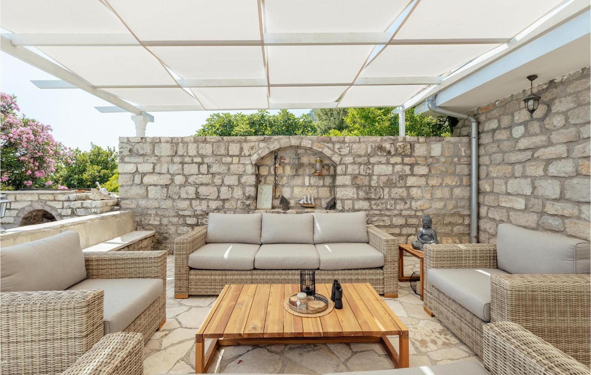 Amazing Home In Herceg Novi With House Sea View ภายนอก รูปภาพ