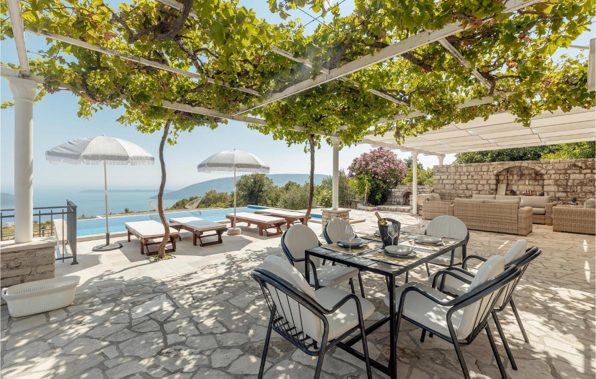 Amazing Home In Herceg Novi With House Sea View ภายนอก รูปภาพ