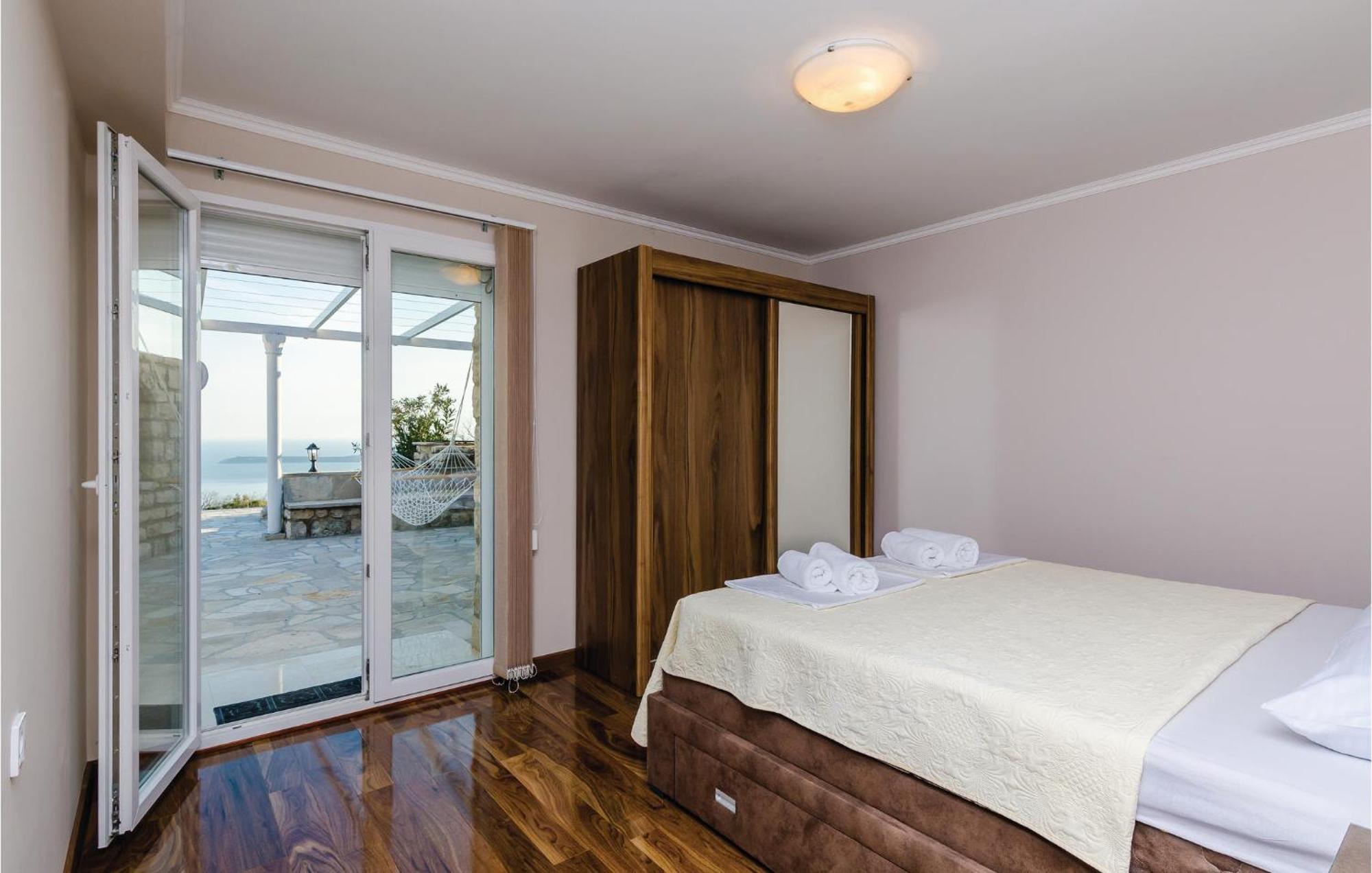 Amazing Home In Herceg Novi With House Sea View ภายนอก รูปภาพ